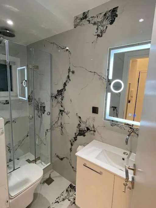 Luxury Apartment Next To Agias Sofias Thessaloníki 0*,