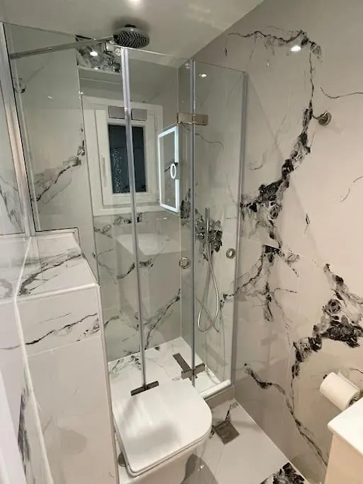 Luxury Apartment Next To Agias Sofias Thessaloníki